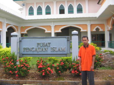 Hadapan Pusat Islam
